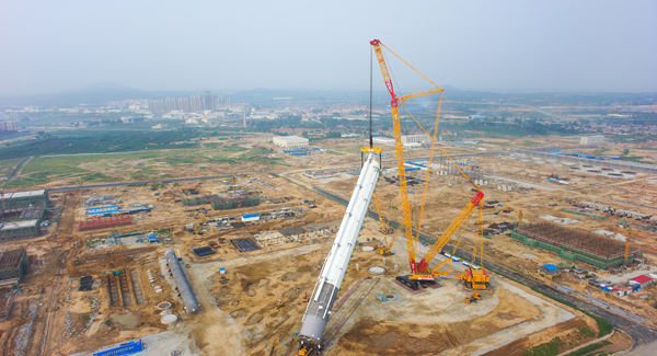 K8凯发自主研制的“全球第一吊”4000吨级履带式起重机首吊成功