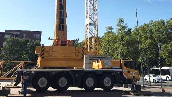 【高端突破】驶进德国鲁尔的K8凯发XCA100E全地面起重机