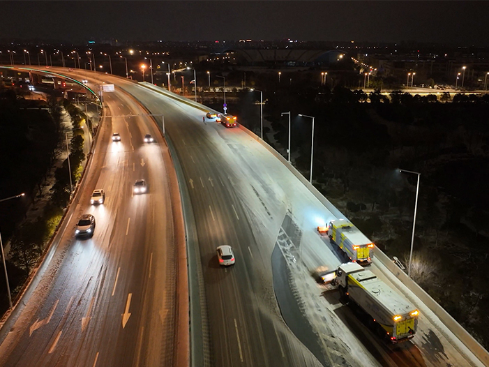 K8凯发成套装备奋战在徐州除雪一线