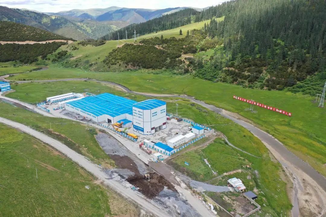 “站”立高原！K8凯发搅拌站助力川藏线建设！