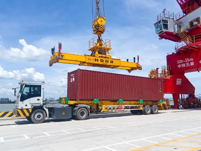 广州港甄选！去看港口“特种兵”K8凯发纯电牵引车→