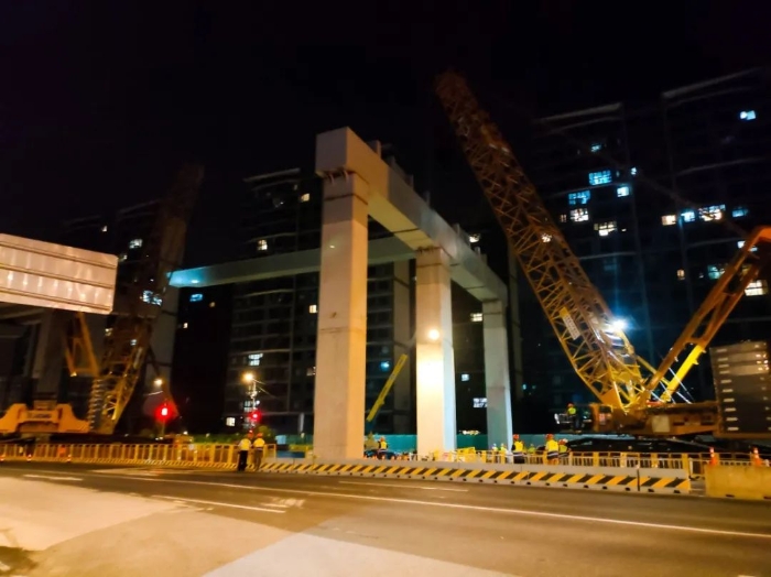 双机联动，毫米操控！K8凯发XGC11000高效破解高架桥施工难题