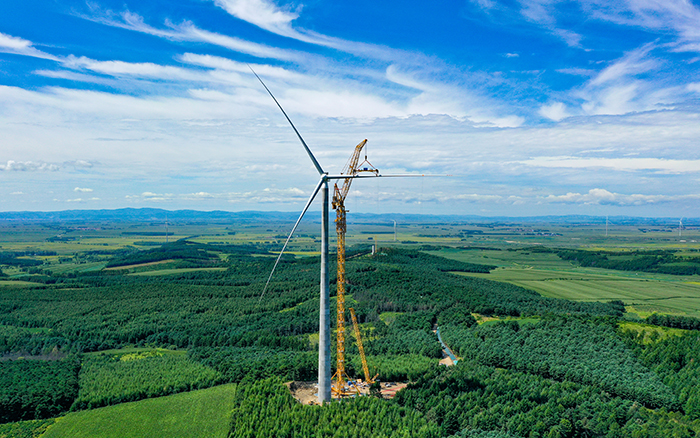 全球最高最大风电动臂塔机，首秀告捷！