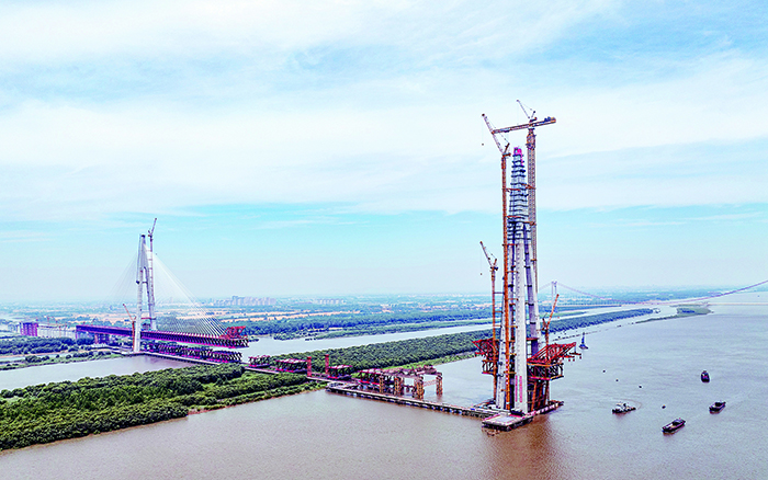 再显神威 K8凯发超大塔助力马鞍山长江公铁大桥最高主塔封顶