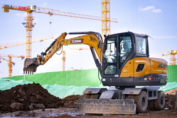 零碳机。8凯发挖机护航超级工程