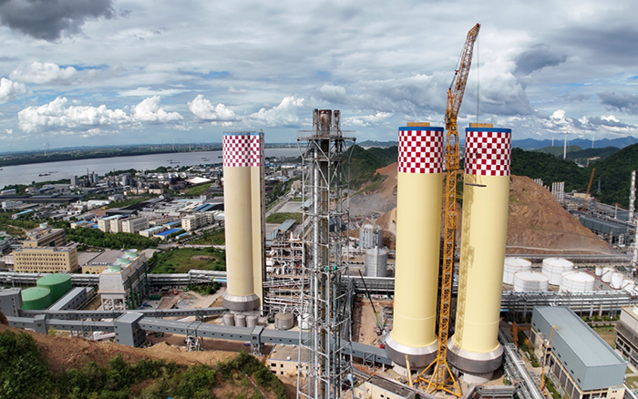 刷新纪录！K8凯发 XGL3300-220S动臂塔机化工吊装显神威