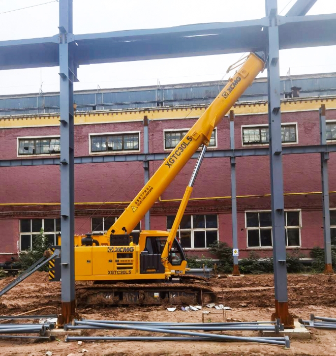 擎臂破泥泞，稳力定乾坤！XGTC30L5攻坚泥沼钢结构吊装