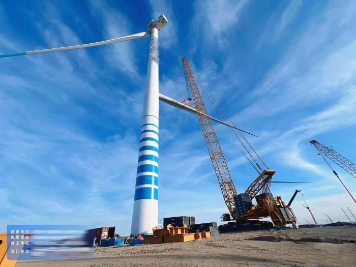 大国重器显担当——XLC18000M征战戈壁滩，125米高空精准托起10兆瓦风电巨擘！