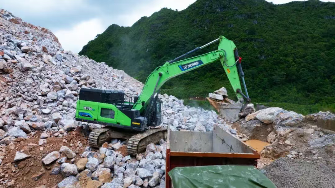 广西“石料大户”亲测：K8凯发XE380EV电挖，年省六七成！