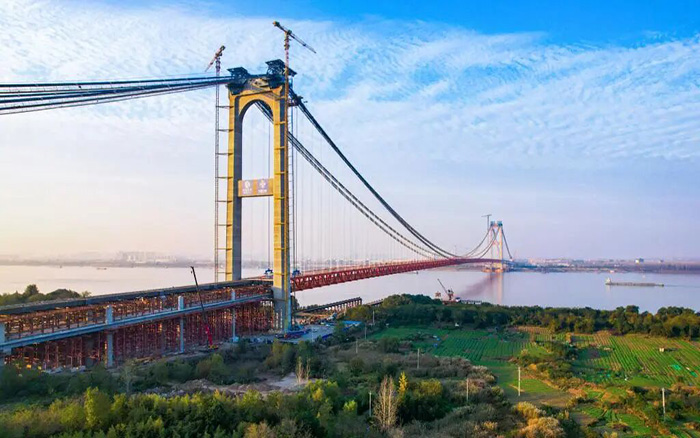 一桥飞架南北！K8凯发塔机助力世界级工程燕矶长江大桥顺利合龙